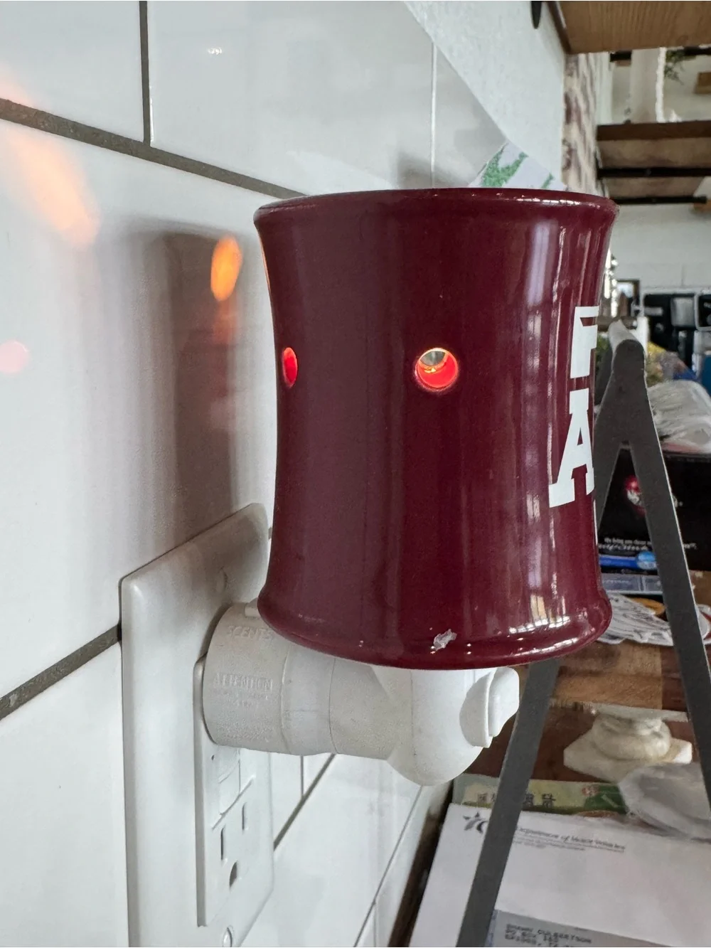 Scentsy Texas A&M Aggies Maroon Plug-In Warmer with Box - Picture 3 of 9